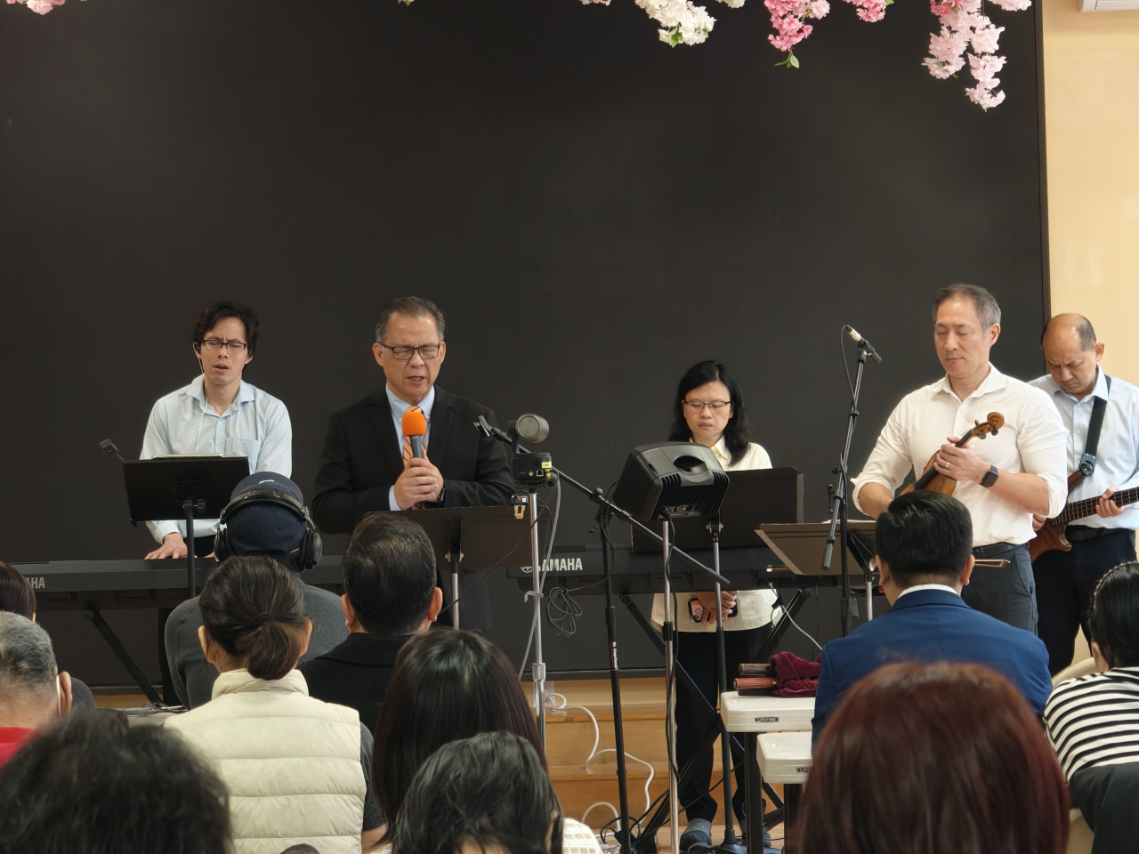 暴風中的敬拜：從搬運逆境到天晴見證，信心聖經教會建堂時期音樂佈道實錄